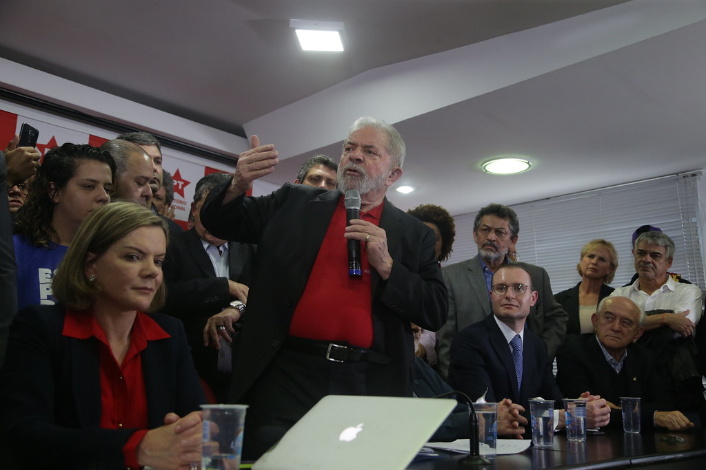 Lula sanciona Dia da Música Gospel e inicia estratégia de aproximação com evangélicos